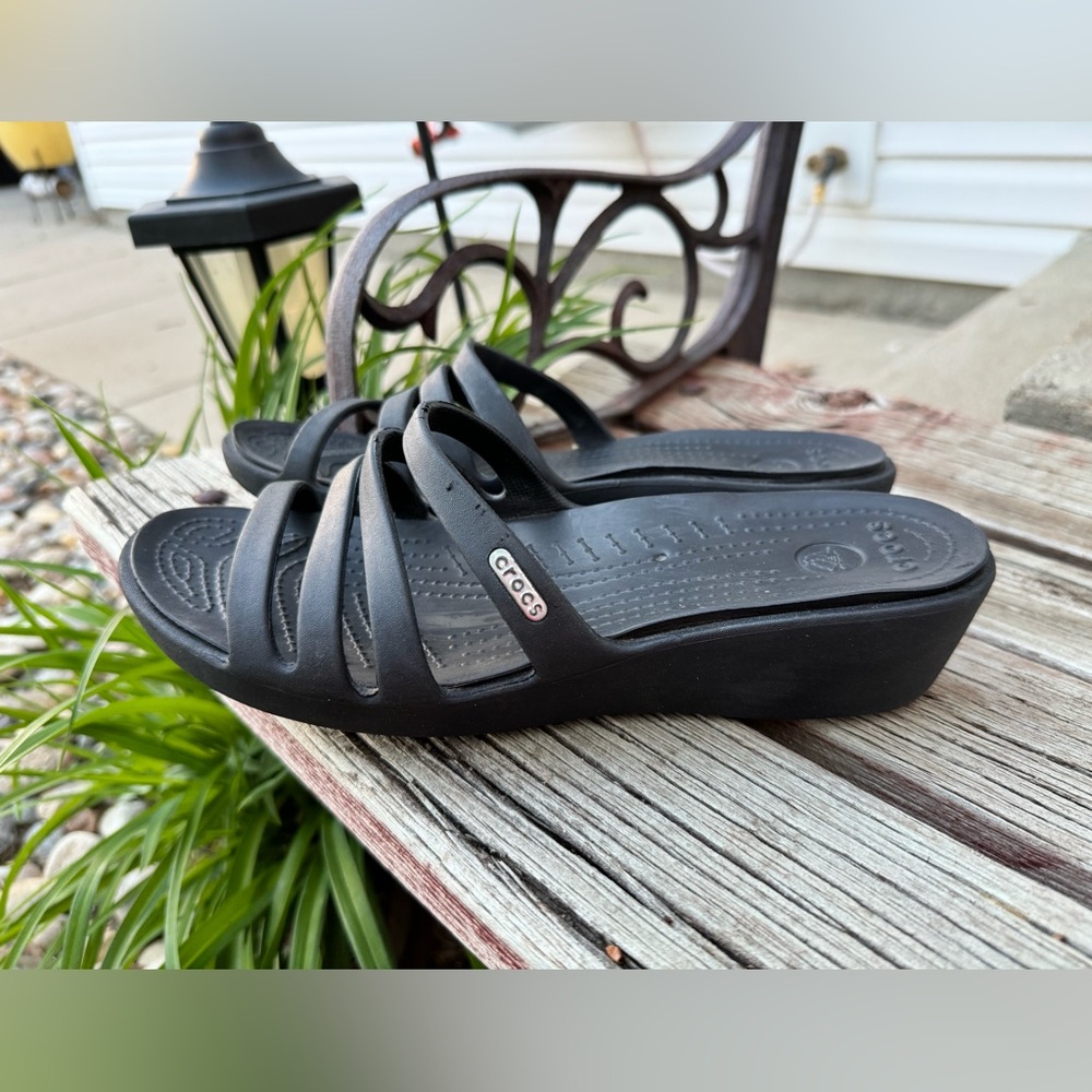 Crocs women’s low wedge sandals. - Picture 2 of 5